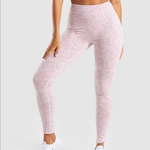 GYMSHARK BNWT MEDIUM FLEUR